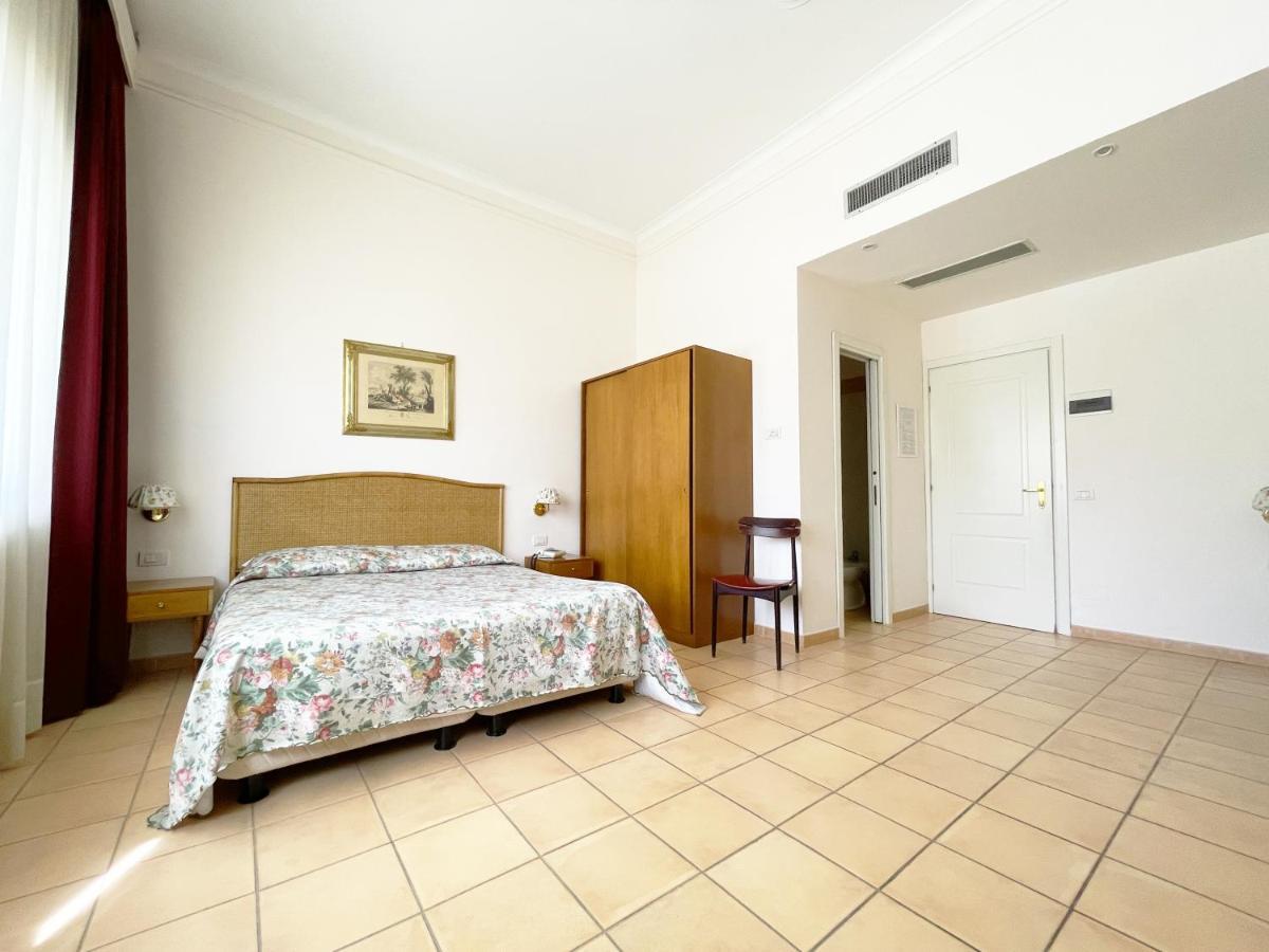 Hotel Reginella SantʼAgata sui Due Golfi Exterior foto